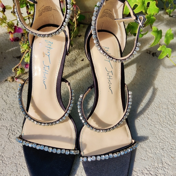 Betsy Johnson satin and rhinestone Stilletto sold on another platform - Picture 6 of 16